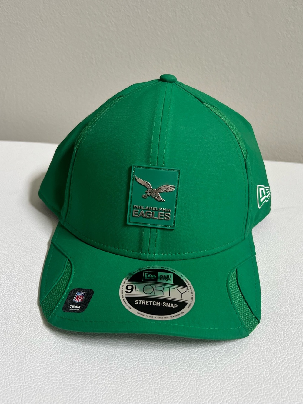 New Era Green Philadelphia Eagles Patch Hat UNISEX